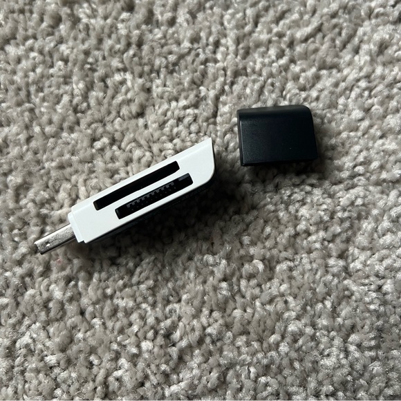 40. Vinpro USB 2.0 Card Reader - Picture 2 of 3